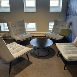 Menzies Business Longe T2
