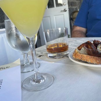 Polpo Restaurant & Saloon - Flirtini and a scotch - Italian Near Me - Greenwich, Connecticut