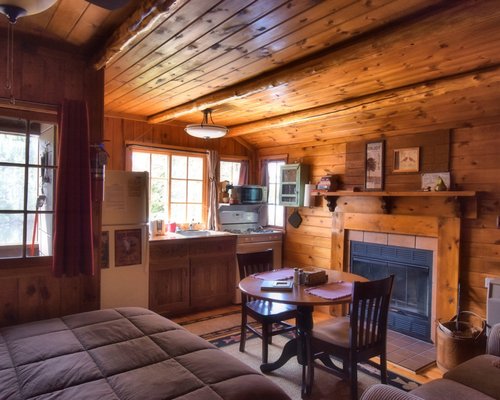 White Pine Lodge by null