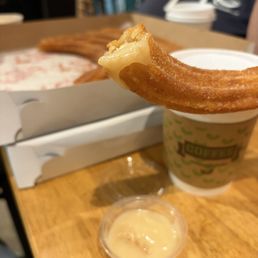 Full Thread/Rosca Entera, Lechera Dip, & Abuelita Chocolate. Churros Rocked!