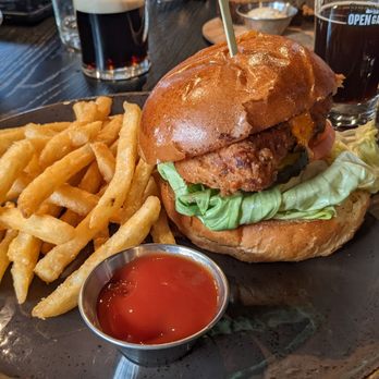 Guinness Open Gate Brewery - Fried Chicken Burger - Breweries Near Me - Chicago, Illinois Guinness Open Gate Brewery - Fried Chicken Burger - Breweries Near Me - Chicago, Illinois