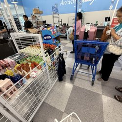 Ross Dress for Less - Line at Ross