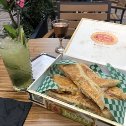 El Pequeño Bar - Mojito and Cuban sandwiches