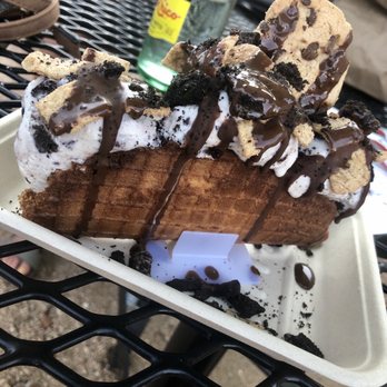 Taco Sweets - Ice Cream Tacos - The Cookie Monster Taco (with chocolate sauce instead of caramel) - Desserts Near Me - Austin, Texas Taco Sweets - Ice Cream Tacos - The Cookie Monster Taco (with chocolate sauce instead of caramel) - Desserts Near Me - Austin, Texas