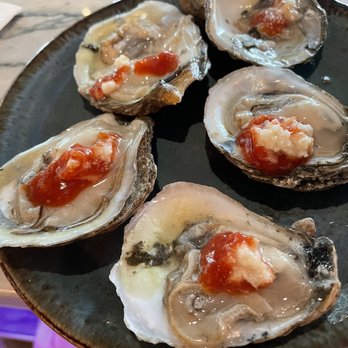 Beacon 70 Restaurant - Fresh blue point oysters, excellent pizza, Belvedere dirty martini - New American Near Me - Brick, New Jersey