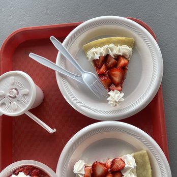 Goodson Farms - Small milkshake and strawberry pizza - Farmers Market Near Me - Wimauma, Florida
