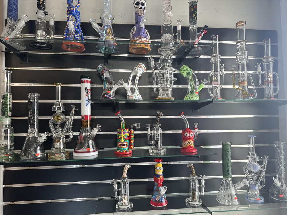 BROADWAY SMOKE WORLD Updated October 2024 815 Broadway Ave, Bowling Green, Kentucky Vape