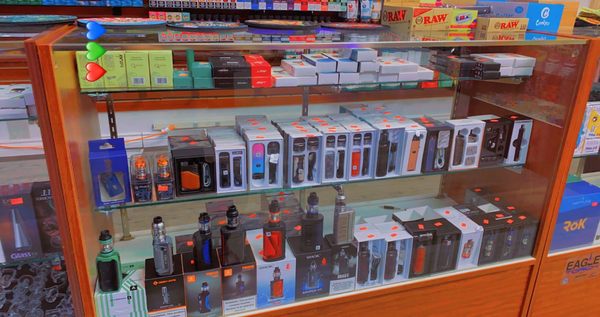 Smoke land, 1516 N Henderson St, Galesburg, IL 61401, US