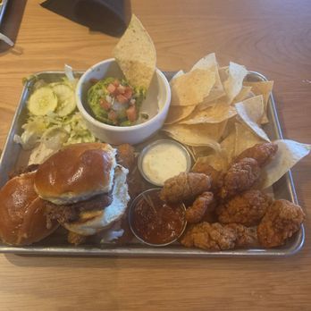 Bj's Restaurant & Brewhouse - Sampler plate - Breweries Near Me - Chandler, Arizona