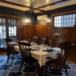 The Butler House Bed & Breakfast - Dining room