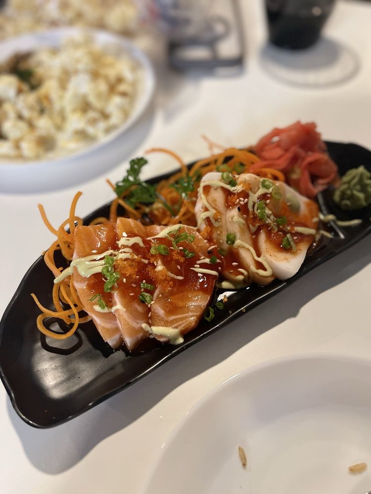 Smile Thai & Sushi Logo