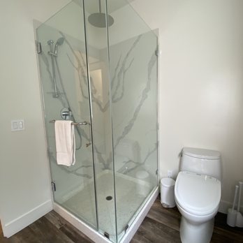 R INN NAPA - Shower - Hotels Near Me - Napa, California R INN NAPA - Shower - Hotels Near Me - Napa, California