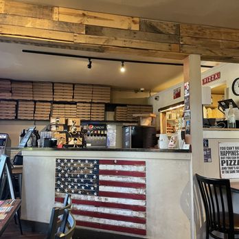 Lexi's Pizza Pub - Interior - Pizza Near Me - Kelso, Washington