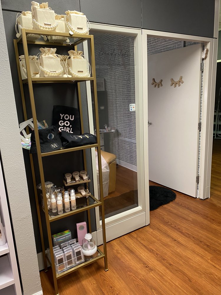 NV Beauty Studio & University Logo