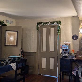 The New Boston Inn - Hotels Near Me - Sandisfield, Massachusetts