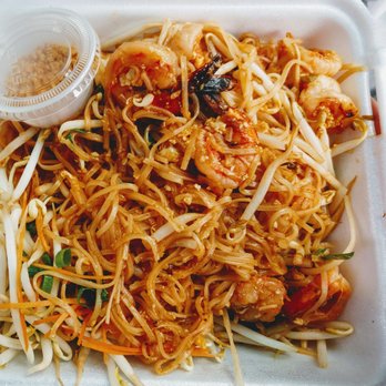 Maile's Thai Bistro - Pad Thai noodles - Thai Near Me - Honolulu, Hawaii