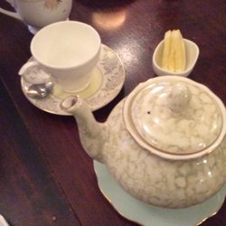 Characters Curiosity Shop & Sandwich House - Pretty earl grey filled teapot