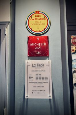 Le Tiroir by null