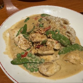 Big Bowl - Panang Curry Chicken with brown rice, on the gluten free menu - Chinese Near Me - Schaumburg, Illinois