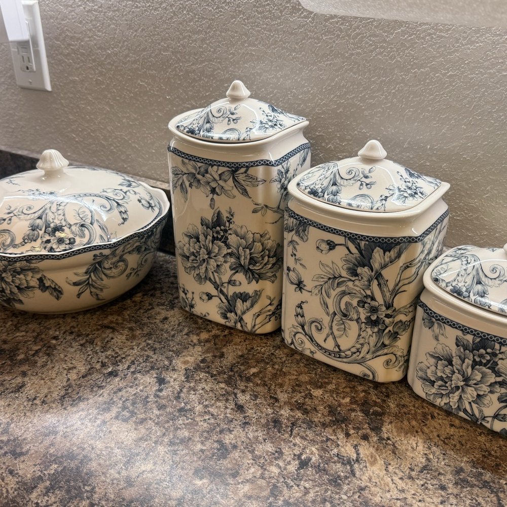 Replacements - Canisters & covered dish Adelaide white and blue - Tableware Near Me - McLeansville, North Carolina