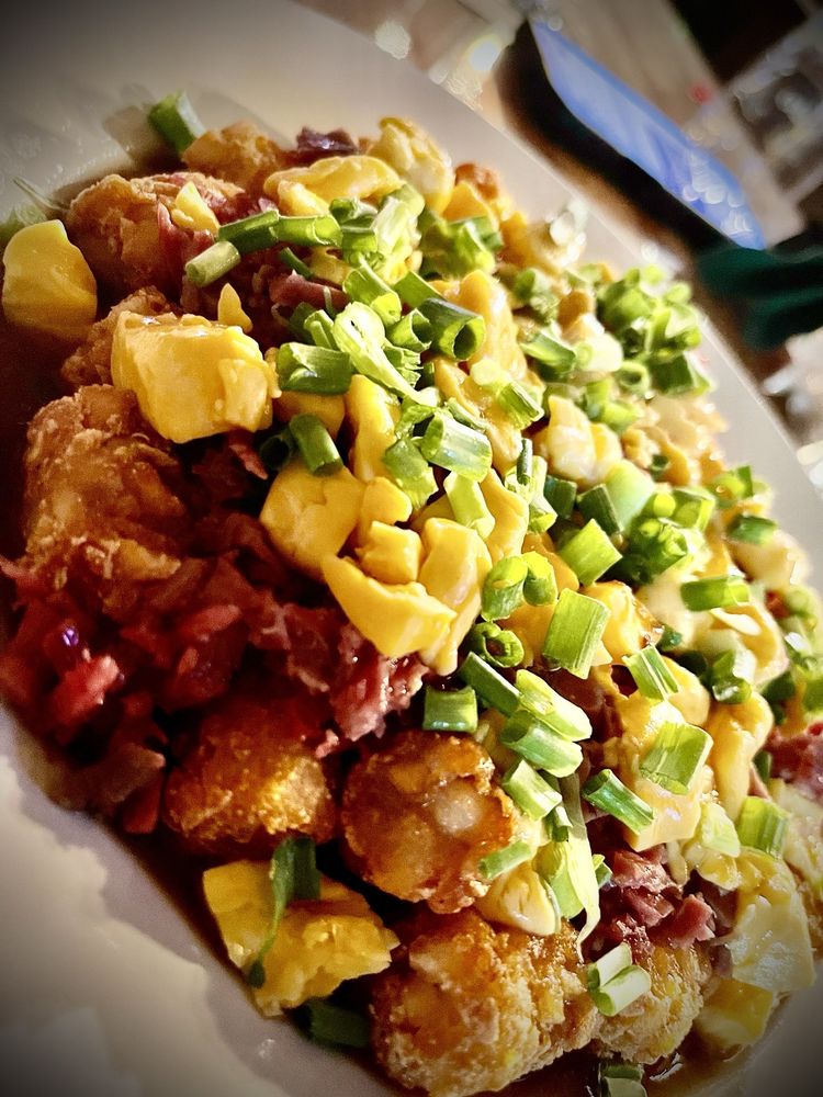 Madden's Irish Pub Logo