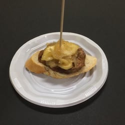 Las Marañuelas - Pincho 6: solomillo de cerdo con manzana verde y cebolla.