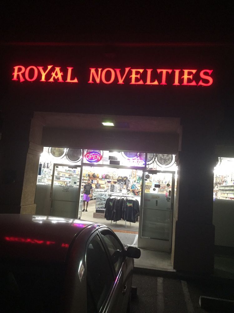 ROYAL NOVELTIES SMOKE SHOP 197 Photos & 32 Reviews Vape Shops