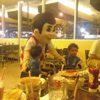 Bob's Big Boy Broiler - Bob came out and freaked out my twin nephews a lil - American Near Me - Downey, California