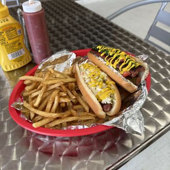 Rockstar HotDogs - Slaw dog and chili dog!!! - Hot Dogs Near Me - Brunswick, Georgia
