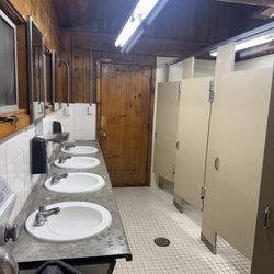 Yogi Bear's Jellystone Park - Bathroom