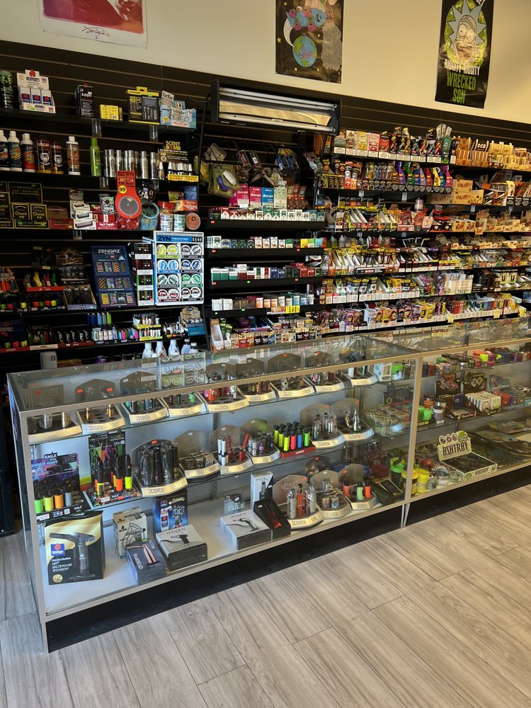 SMOKEMANIA SMOKE SHOP Updated September 2024 23 Photos 1754 S
