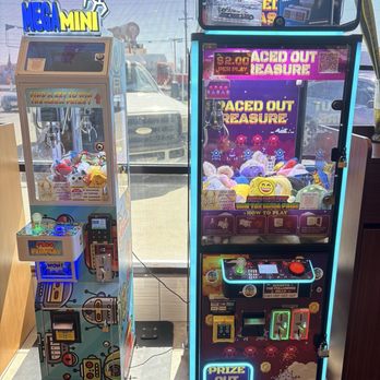 Los Hermanos Pollos A Las Brazas - Fun claw machines for all ages! Hidden key for the mega prize!! - Mexican Near Me - Modesto, California