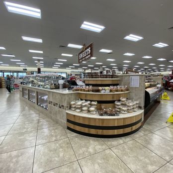 Buc-ee's - Gas Stations Near Me - Hillsboro, Texas