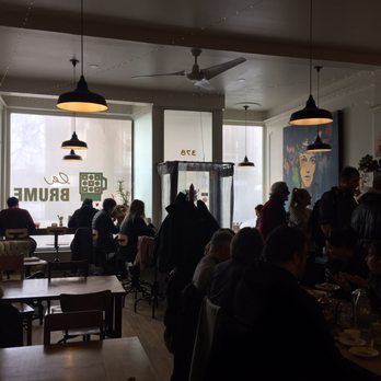 La Brume dans mes Lunettes - Rear looking towards entrance windows - Cafes Near Me - Montreal, Quebec La Brume dans mes Lunettes - Rear looking towards entrance windows - Cafes Near Me - Montreal, Quebec