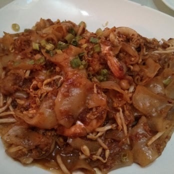 Sun Cuisines - Burmese Flat Wide Noodle (kat kyay kite) with mixed seafood. Delicious but the heat is immediate and intense. - Thai Near Me - Buffalo, New York Sun Cuisines - Burmese Flat Wide Noodle (kat kyay kite) with mixed seafood. Delicious but the heat is immediate and intense. - Thai Near Me - Buffalo, New York