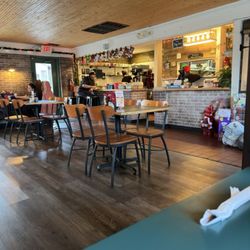 West Shine Family Restaurant - Ambience