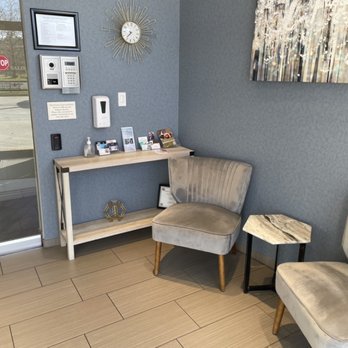 Natural Glow Studio - Waiting area/lobby - Spray Tanning Near Me - Orange Park, Florida Natural Glow Studio - Waiting area/lobby - Spray Tanning Near Me - Orange Park, Florida