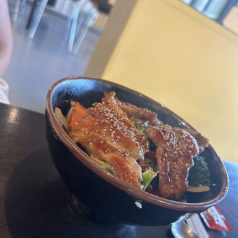 Sama Zama - Chicken Teriyaki good sized portion and yummy. Sliced Chicken breast was crispy. - Japanese Near Me - Kansas City, Missouri