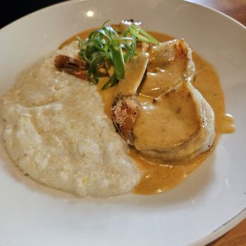 Mattie's - Shrimp and grits - American Near Me - Austin, Texas