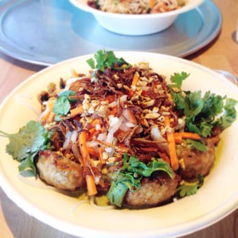 Zao Asian Cafe - Rice noodle bowl with meatballs and green curry sauce - Asian Fusion Near Me - Sandy, Utah