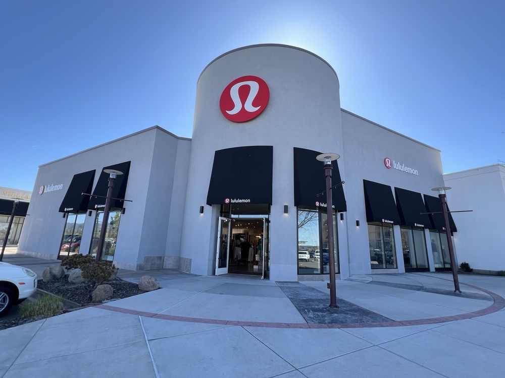 lululemon athletica Logo