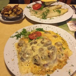 Aom Ecken - Vegetarian dish and Pork with mushroom cheese sauce