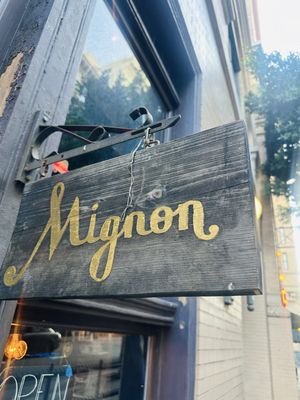 Mignon by null