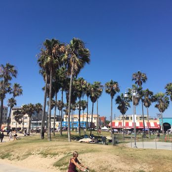 Venice Beach Boardwalk - Beaches Near Me - Venice, California Venice Beach Boardwalk - Beaches Near Me - Venice, California