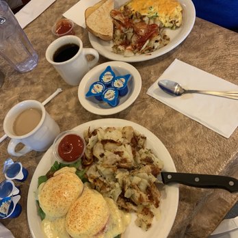 Crackers & Co. Cafe - California Eggs Benedict & Denver Omelette - American Near Me - Mesa, Arizona Crackers & Co. Cafe - California Eggs Benedict & Denver Omelette - American Near Me - Mesa, Arizona