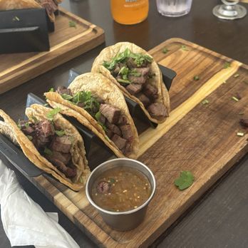Bull And Barrel - Sports Bars Near Me - Chicago, Illinois