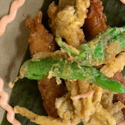Shojin Ramen & Sushi - Small plates tempura (2pc shrimp, 2pc sweet pepper,