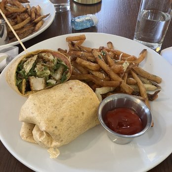 Bar & Board Bistro - Cocktail Bars Near Me - Newport, Rhode Island