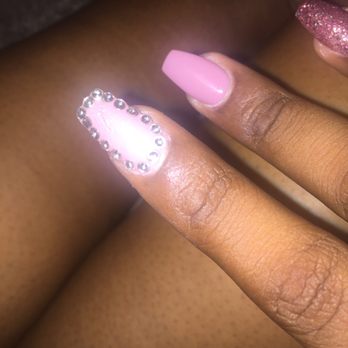Tip2toe Nail Spa and Lashes - Line in this nail packing on polish... - Nail Salons Near Me - Norwalk, California