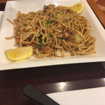 Max's Restaurant - Glendale - Pancit canton, generous in portion nothing special. - Filipino Near Me - Glendale, California
